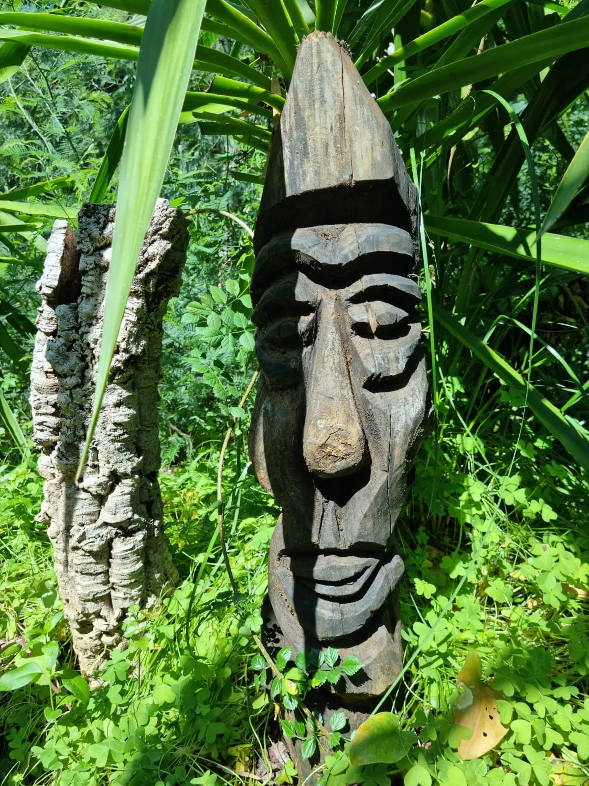 statue